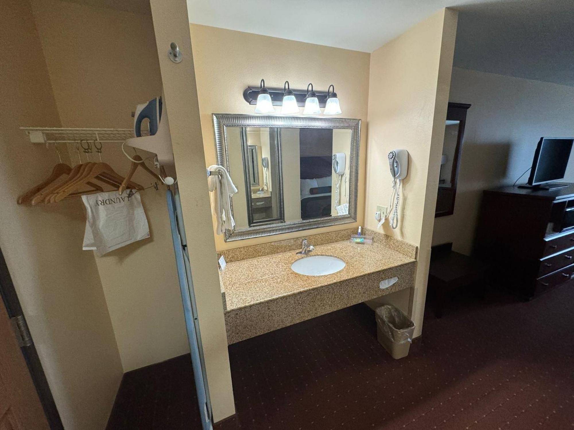 Americas Best Value Inn Saint Robert/Fort Leonard Wood Exterior photo